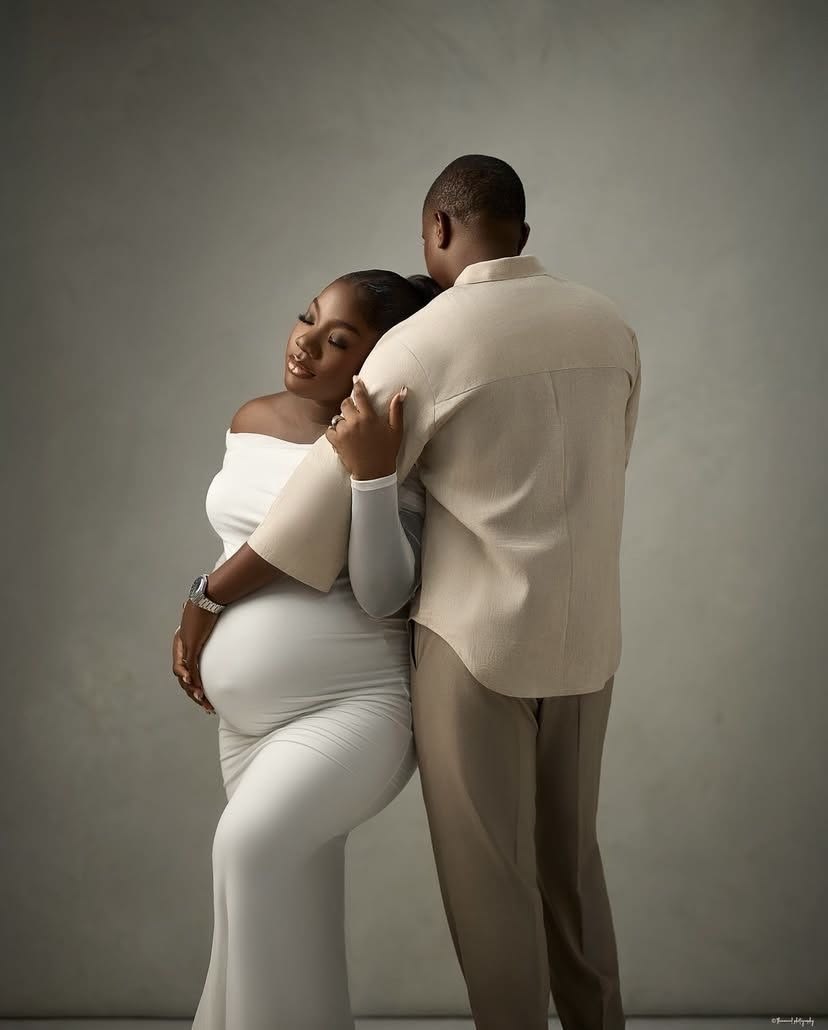 maternity gallery image 2